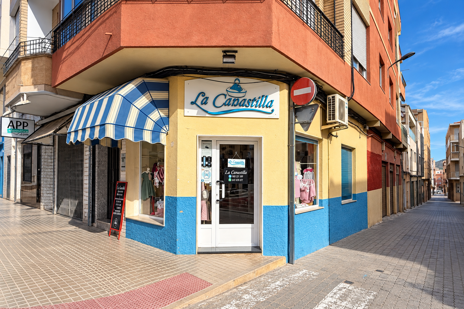 Fachada de la tienda La Canastilla Yecla, San José 63