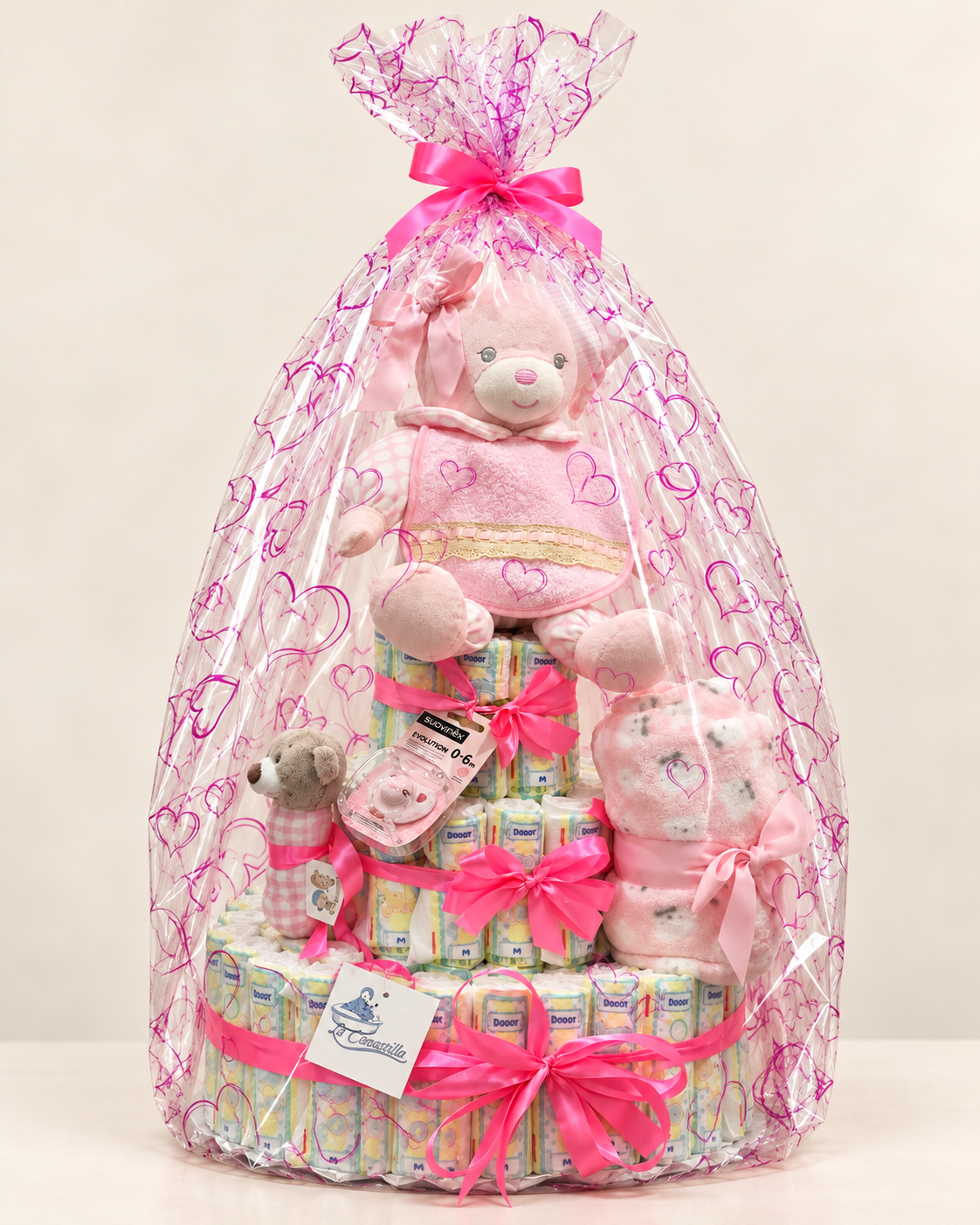 Tarta de pañales rosa envuelta para regalo con peluche
